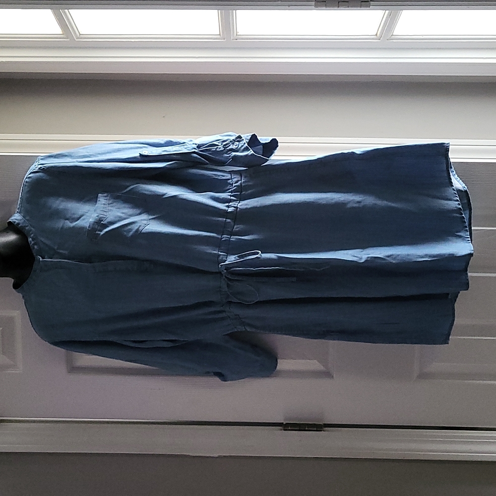 Levi's women's dress blue Chambray size L